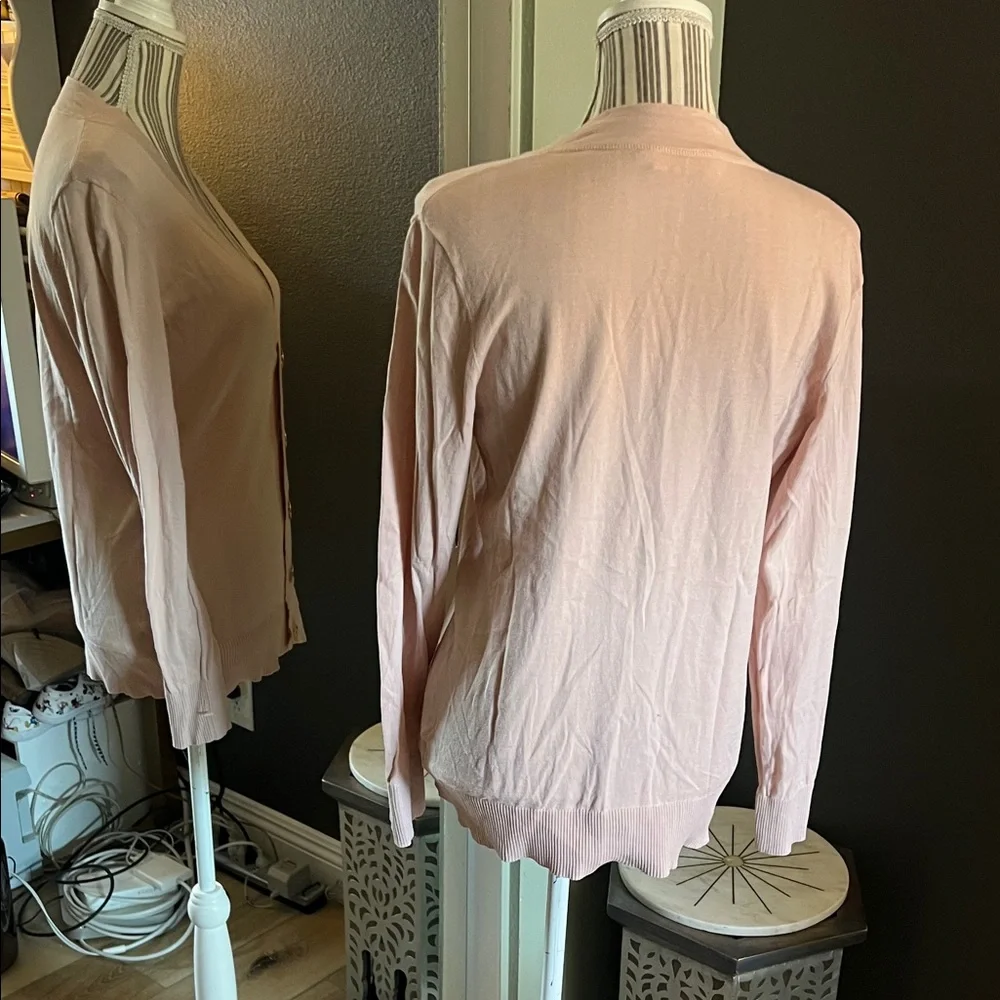 🛑 1 hour sale. Tory Burch, Large, Rose Light Pink Cardigan w: gold T buttons - Picture 6 of 8